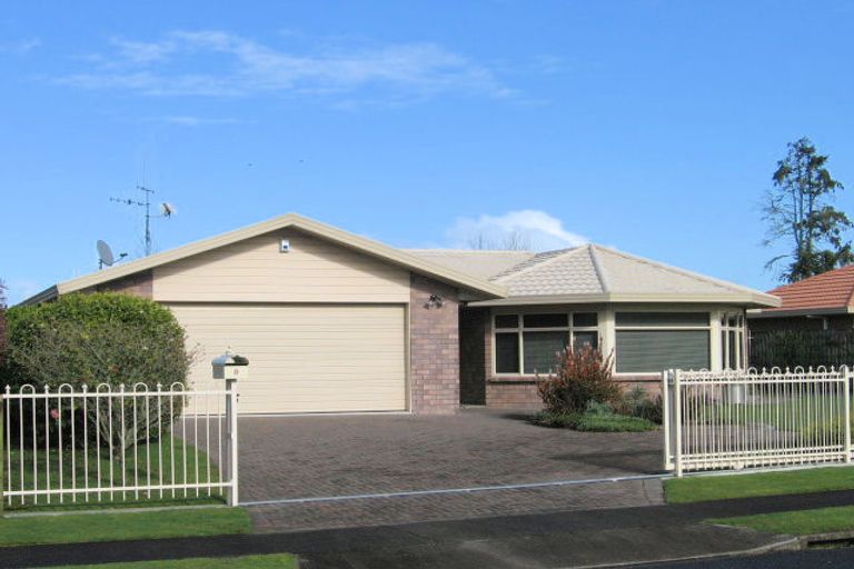 Photo of property in 8 Reynolds Drive, Glenview, Hamilton, 3206