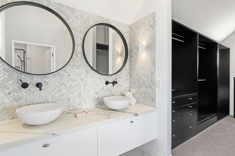 Photo of property in 286 Hurstmere Road, Takapuna, Auckland, 0622