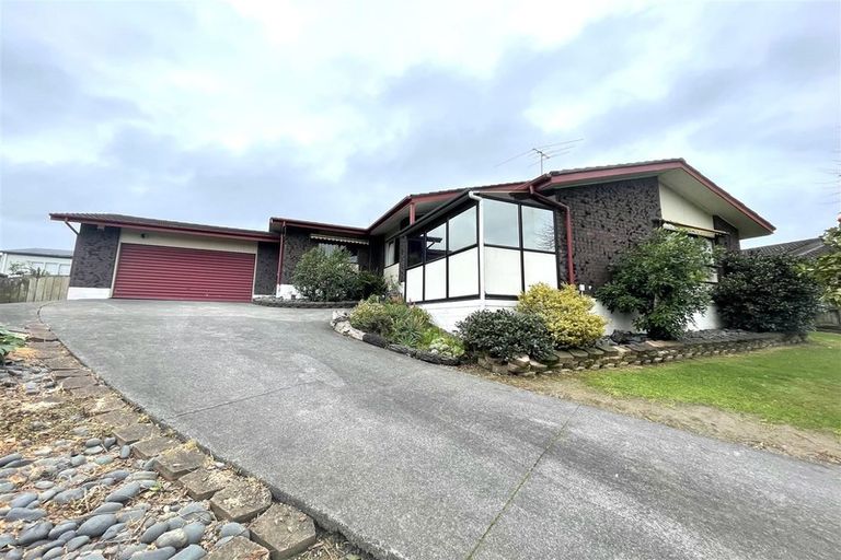 Photo of property in 12 Wairata Place, Te Atatu South, Auckland, 0610