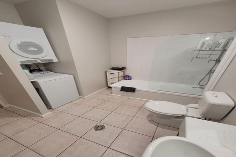 Photo of property in Stadium Garden Flats, 315/107 Thorndon Quay, Pipitea, Wellington, 6011