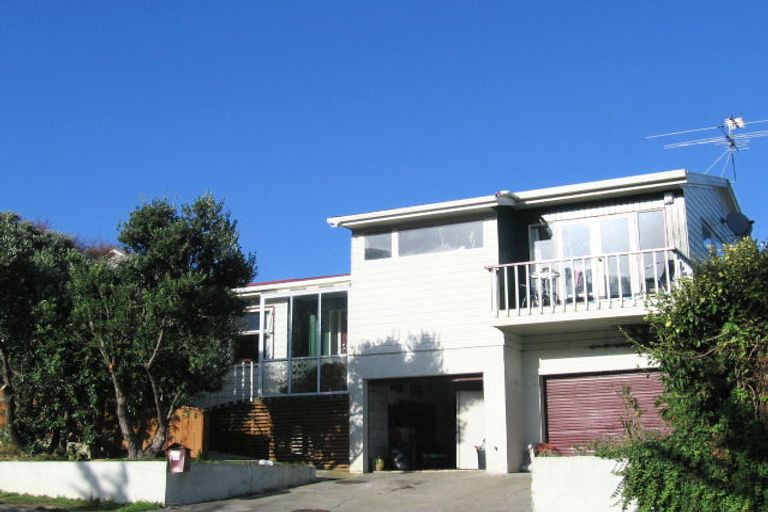 Photo of property in 46 Grays Road, Plimmerton, Porirua, 5026