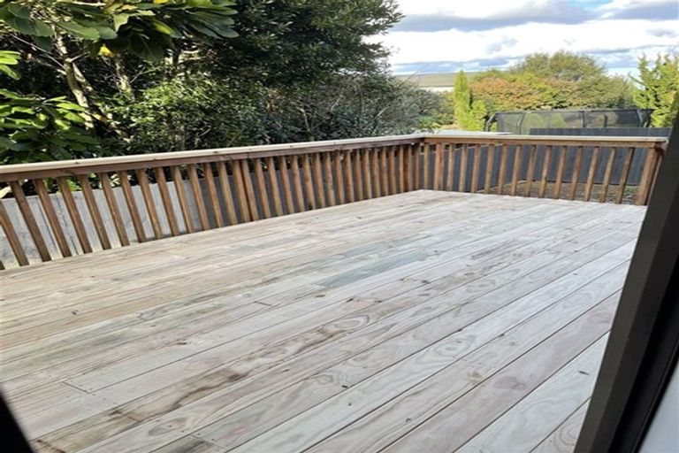 Photo of property in 8 Gordon Stanley Drive, Massey, Auckland, 0614