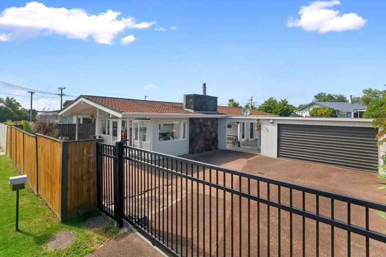 Photo of property in 97 Tiroroa Avenue, Te Atatu South, Auckland, 0610