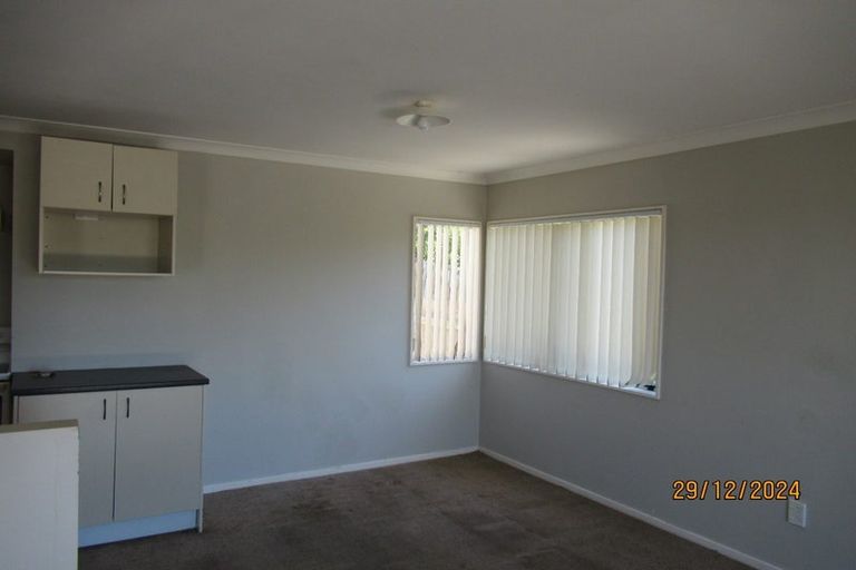 Photo of property in 10 Aldern Road, Massey, Auckland, 0614