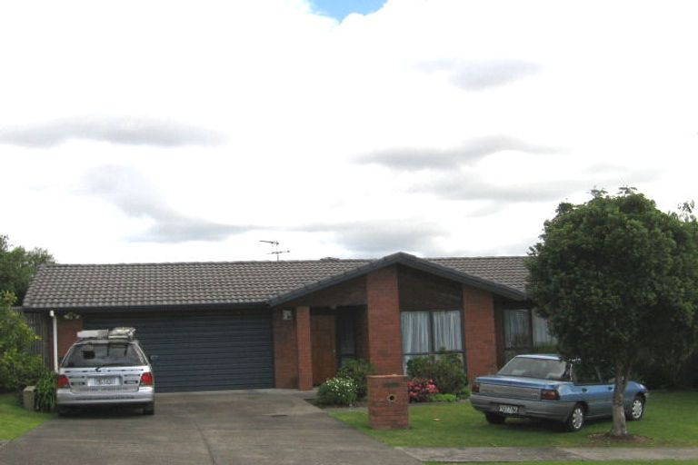 Photo of property in 84 Buscomb Avenue, Henderson, Auckland, 0610