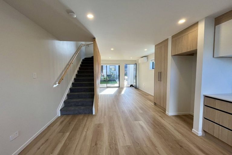 Photo of property in 6/506 Glenfield Road, Bayview, Auckland, 0629