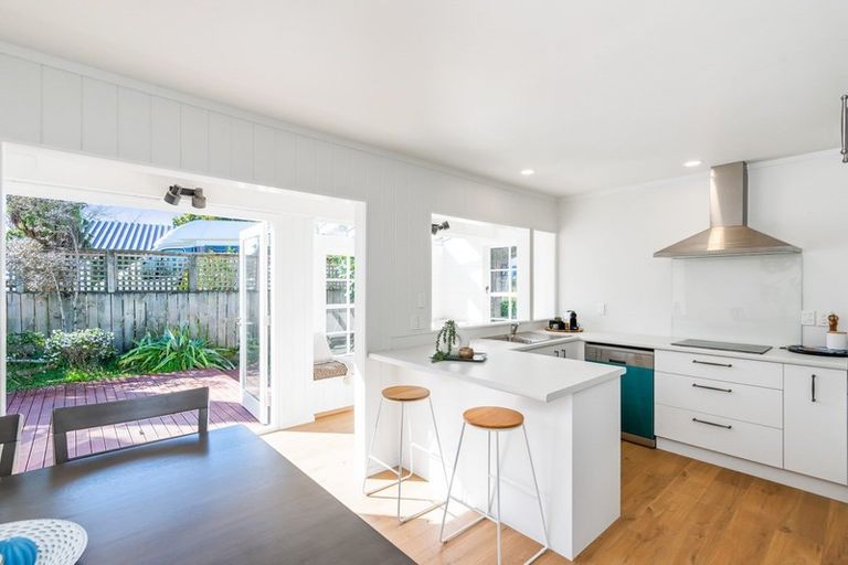 Photo of property in 28 Callender Terrace, Paraparaumu Beach, Paraparaumu, 5032