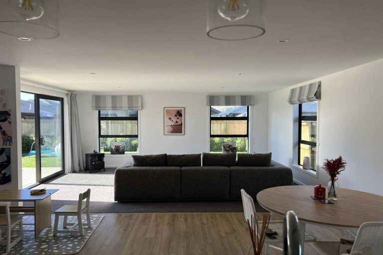 Photo of property in 32 Cheviot Street, Jacks Point, 9371