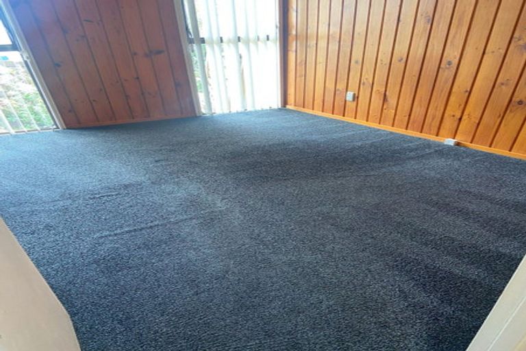 Photo of property in 18 Prince Regent Drive, Half Moon Bay, Auckland, 2012