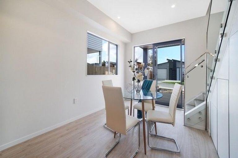 Photo of property in 9 Farranfore Road, Opaheke, Papakura, 2113