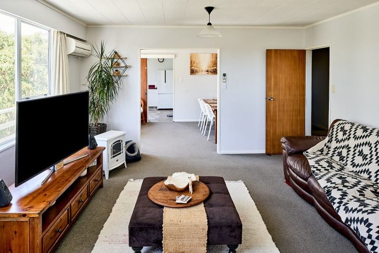 Photo of property in 99 Kahu Road, Paremata, Porirua, 5024