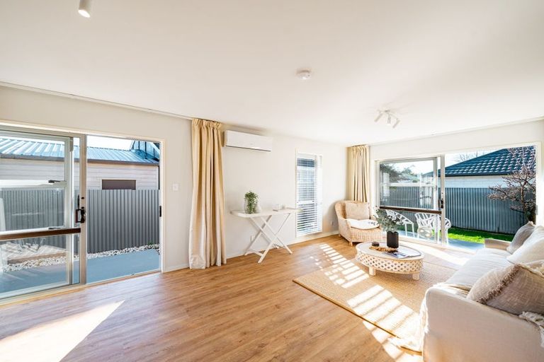 Photo of property in 18 Sawtell Place, Northcote, Christchurch, 8052