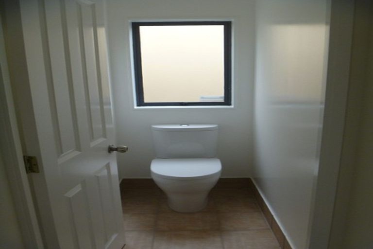 Photo of property in 8 Westvale Avenue, Ranui, Auckland, 0612