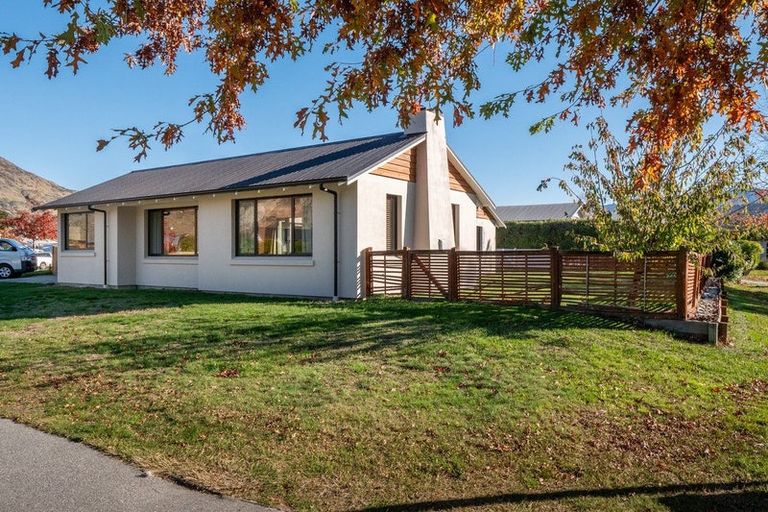Photo of property in 48 Erskine Street, Lake Hayes, Queenstown, 9304