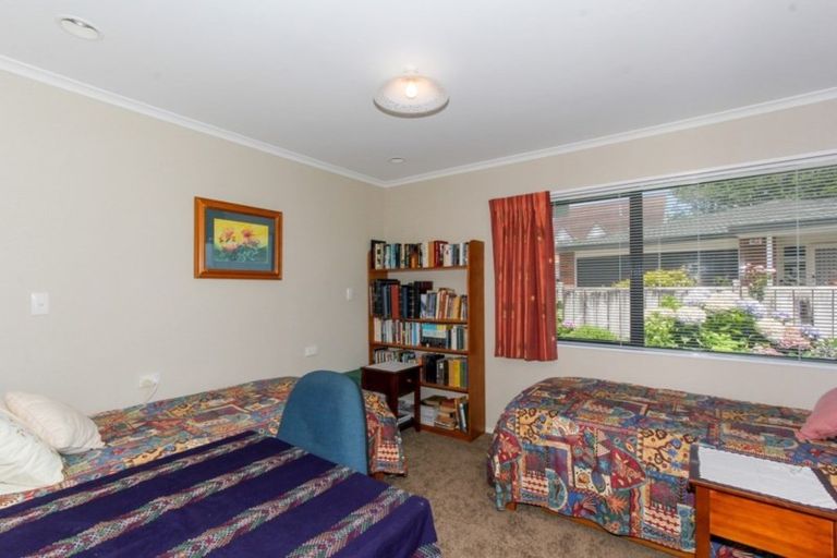 Photo of property in 20 Kellyville Heights, Merrilands, New Plymouth, 4312