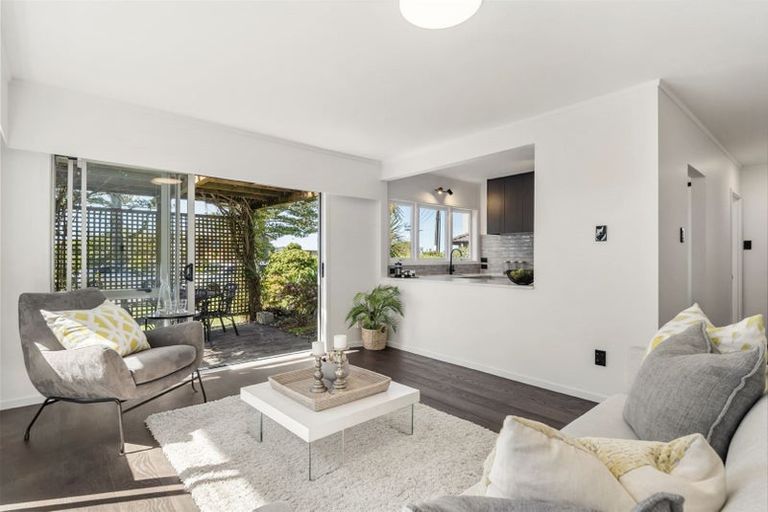 Photo of property in 1/16 Rangitoto Terrace, Milford, Auckland, 0620