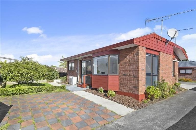 Photo of property in 2/111 Donovan Street, Blockhouse Bay, Auckland, 0600