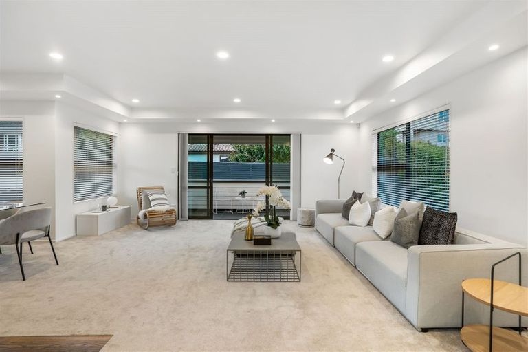 Photo of property in 158b East Coast Road, Forrest Hill, Auckland, 0620