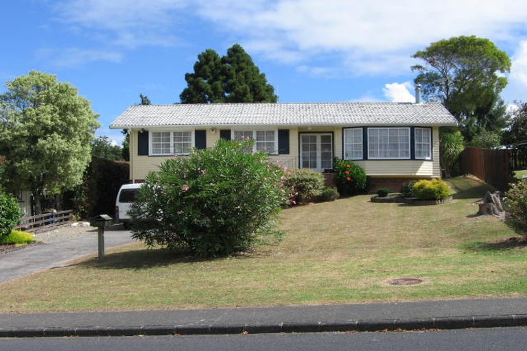 Photo of property in 69 La Rosa Street, Green Bay, Auckland, 0604