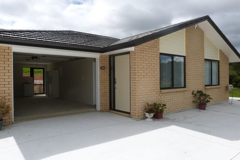 Photo of property in 28c Tram Valley Road, Swanson, Auckland, 0614