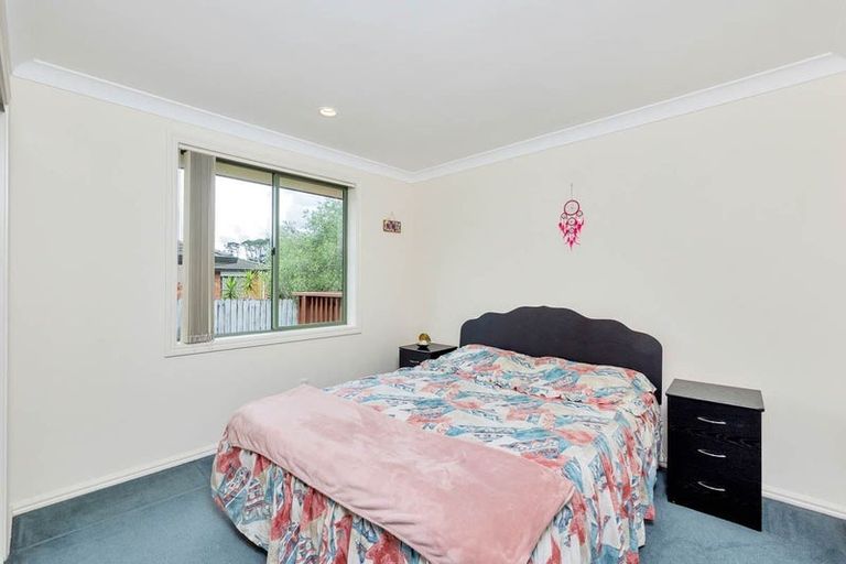 Photo of property in 12 Parkcrest Drive, Henderson, Auckland, 0612