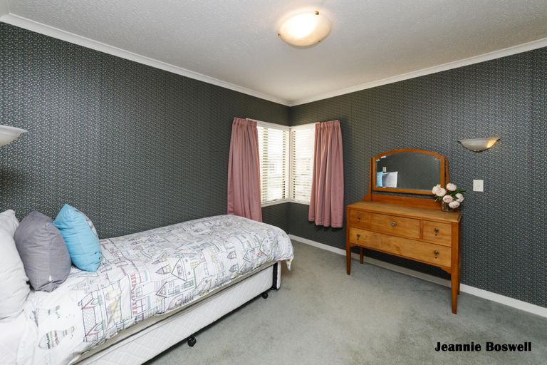 Photo of property in 30 Caroline Crescent, Highbury, Palmerston North, 4412