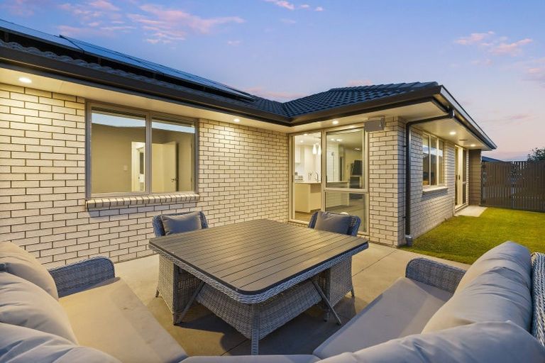 Photo of property in 12 Furlong Road, Papamoa, 3118