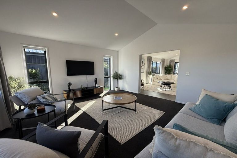 Photo of property in 23 Finstock Way, Rolleston, 7614