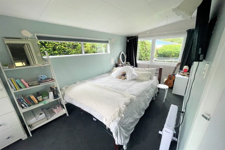 Photo of property in 5 Parera Grove, Heretaunga, Upper Hutt, 5018