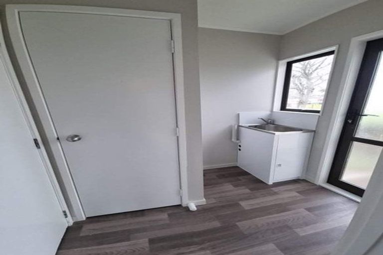 Photo of property in 1/11 Blackgate Place, Weymouth, Auckland, 2103