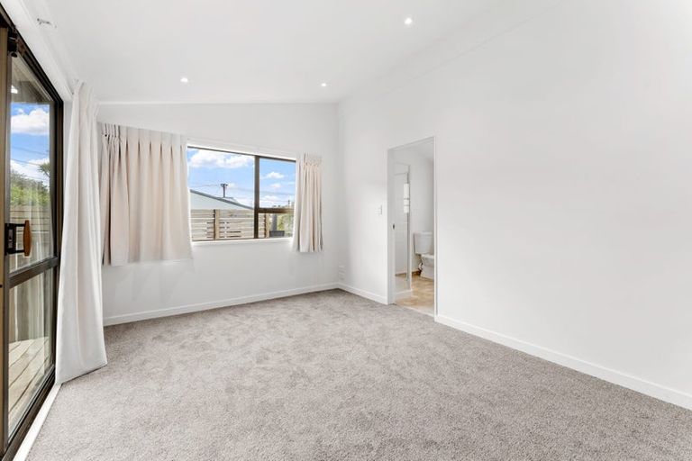 Photo of property in 52a D'oyly Drive, Stanmore Bay, Whangaparaoa, 0932