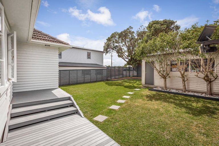 Photo of property in 51 Matipo Road, Te Atatu Peninsula, Auckland, 0610