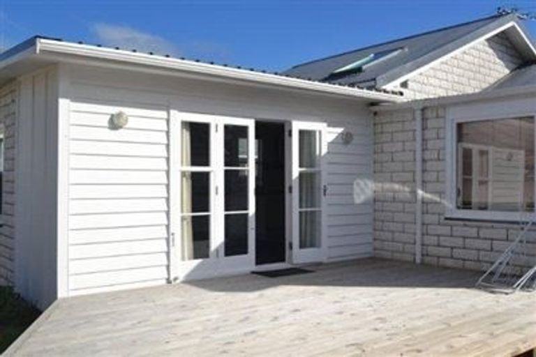 Photo of property in 33 Leighton Avenue, Waiwhetu, Lower Hutt, 5010