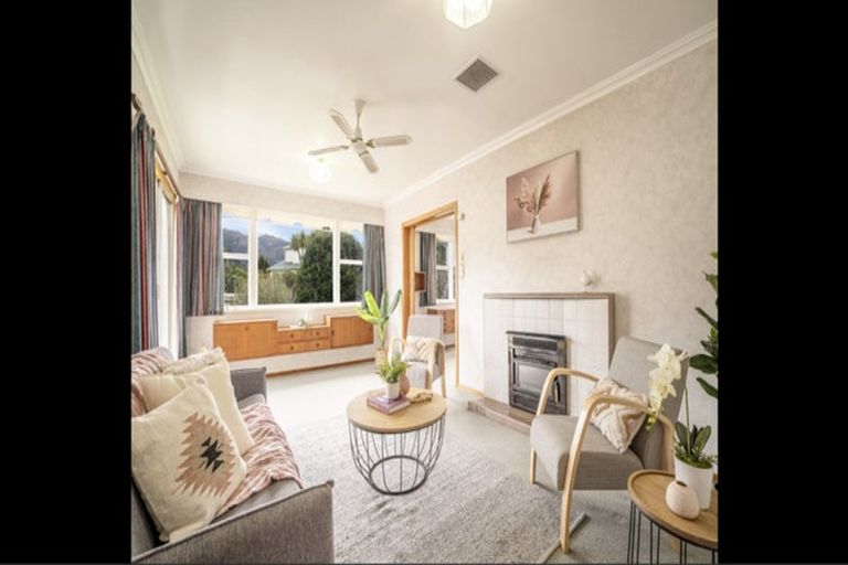 Photo of property in 3 South Street, Tawa, Wellington, 5028