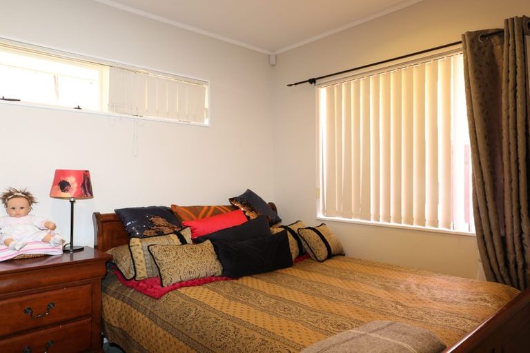 Photo of property in 12 De Havilland Drive, Goodwood Heights, Auckland, 2105