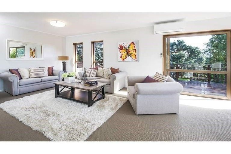 Photo of property in 1 Lynngate Place, Hillcrest, Auckland, 0627