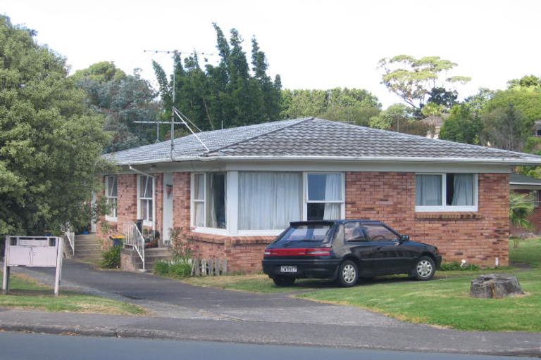 Photo of property in 1/17 Bentley Avenue, Glenfield, Auckland, 0629