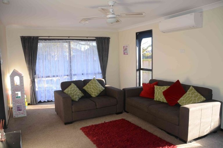 Photo of property in 12 Mchaffies Place, Wainoni, Christchurch, 8061