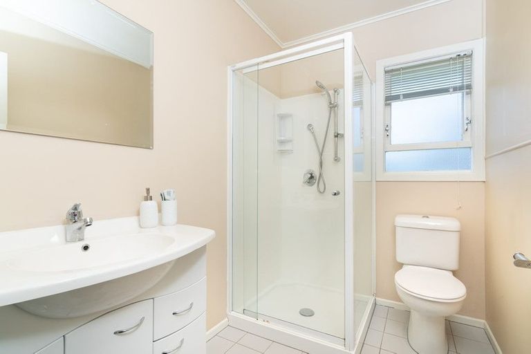 Photo of property in 47 Hereford Street, Te Atatu Peninsula, Auckland, 0610