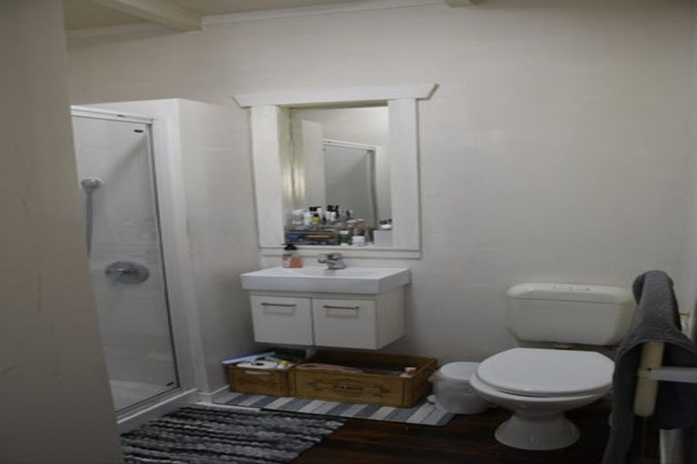 Photo of property in 16b Sulphur Beach Road, Northcote Point, Auckland, 0627