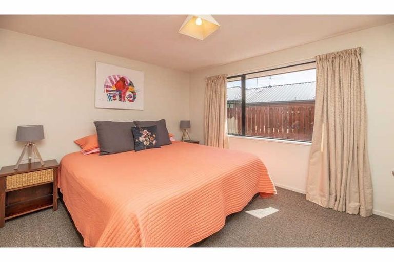 Photo of property in 2/25 Wainoni Road, Wainoni, Christchurch, 8061