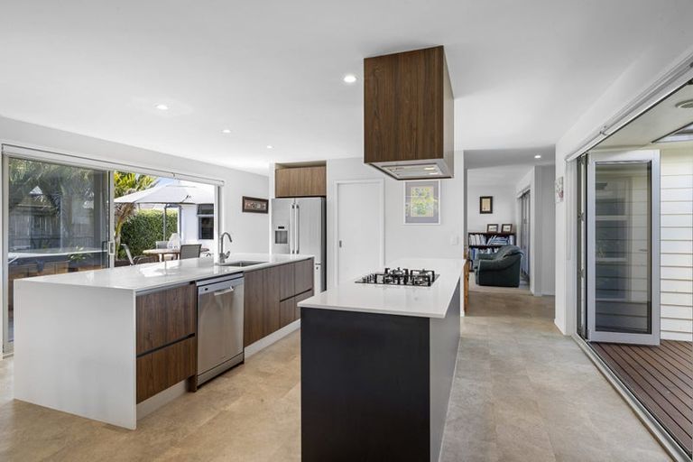 Photo of property in 8 Wentworth Lane, Waiwhakaiho, New Plymouth, 4312