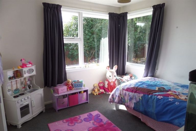 Photo of property in 5 Dunluce Place, Hornby, Christchurch, 8042