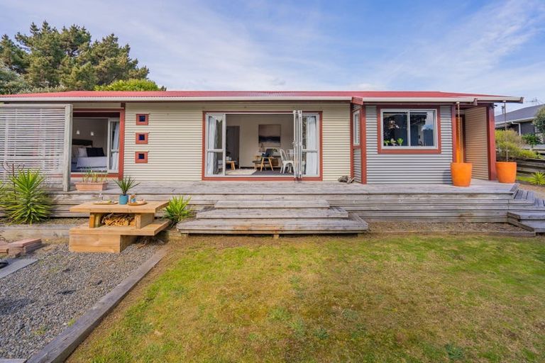 Photo of property in 52 Rutherford Drive, Waikanae Beach, Waikanae, 5036