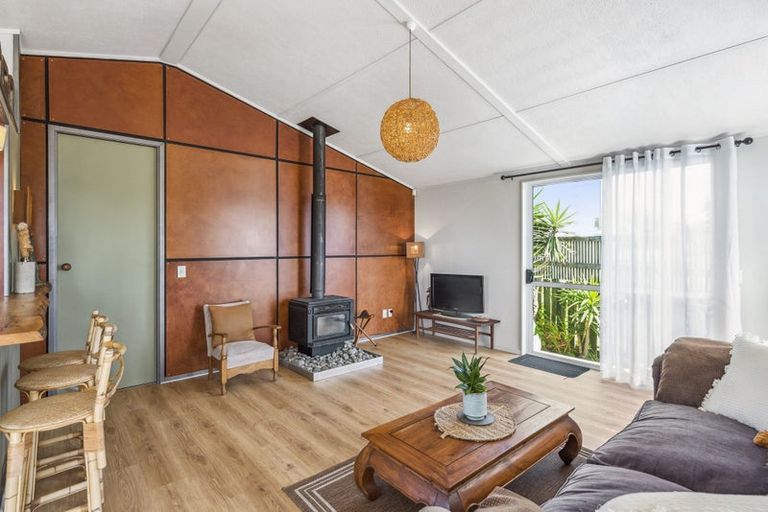 Photo of property in 42 Rodney Avenue, Te Horo Beach, Otaki, 5581