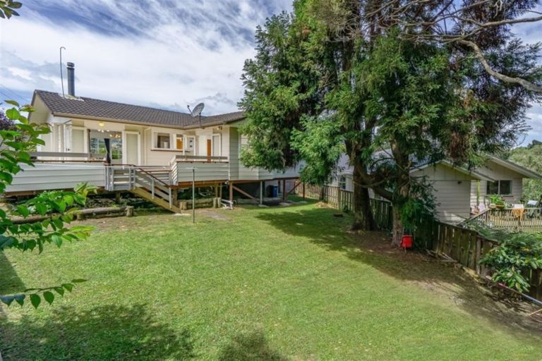 Photo of property in 61 Easton Park Parade, Glenfield, Auckland, 0629