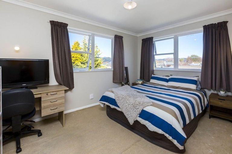 Photo of property in 43 Burns Grove, Trentham, Upper Hutt, 5018