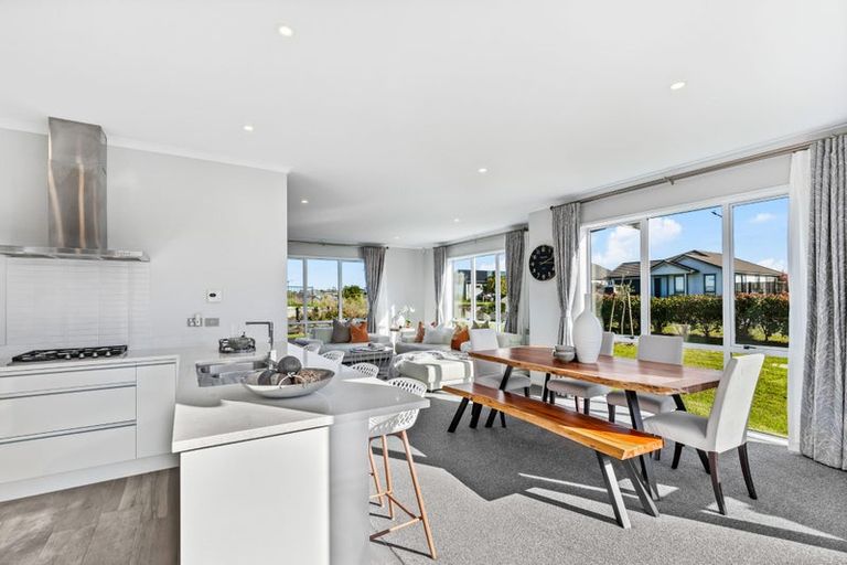 Photo of property in 5 Aro Mato Place, Huapai, Kumeu, 0810