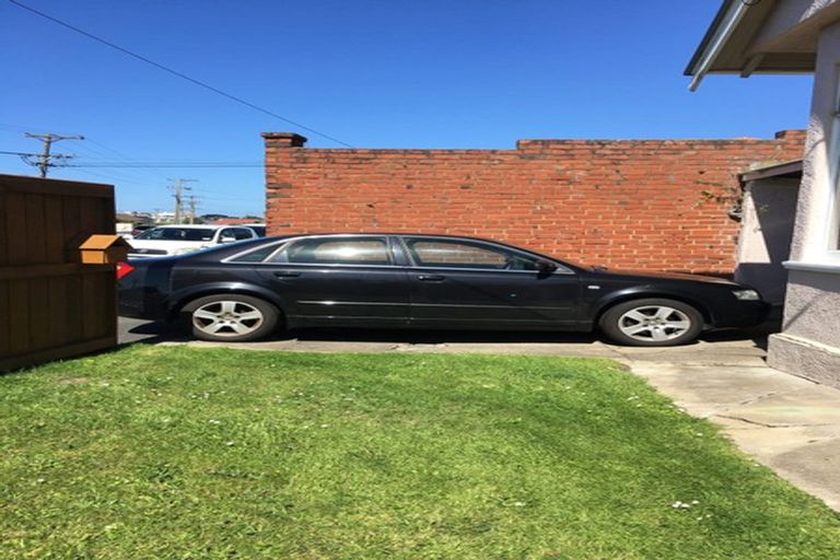 Photo of property in 74 Hargest Crescent, Saint Clair, Dunedin, 9012