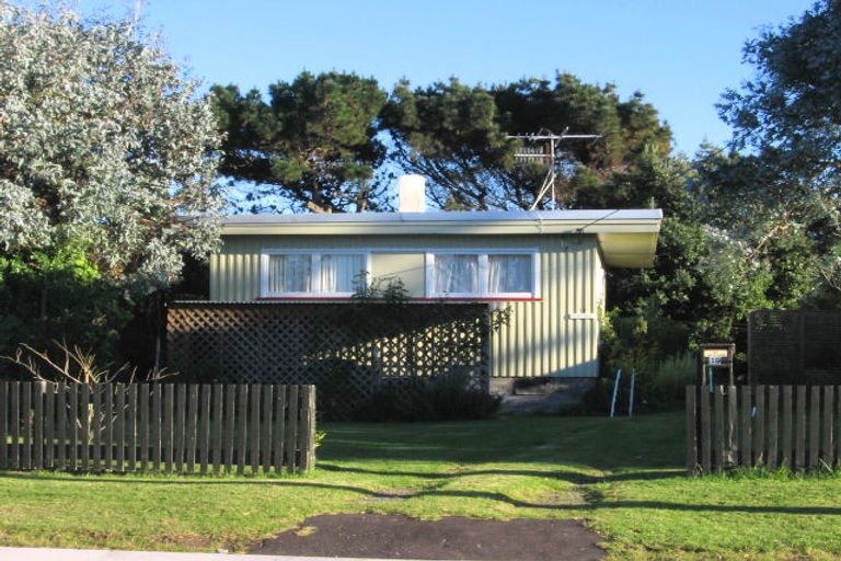 Photo of property in 19 The Avenue, Otaki Beach, Otaki, 5512